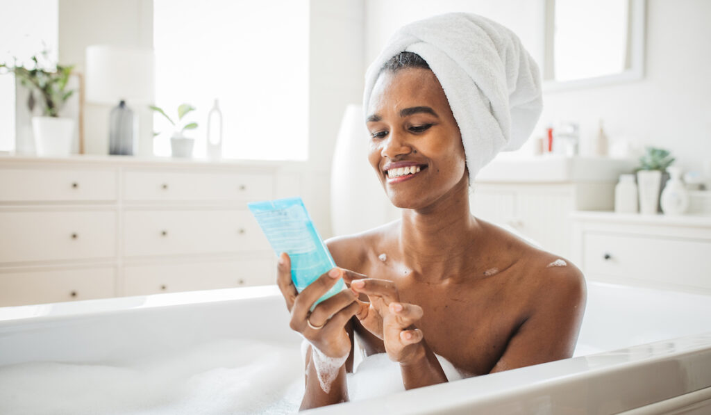 Best Body Washes for Dry Skin, From Dermatologists